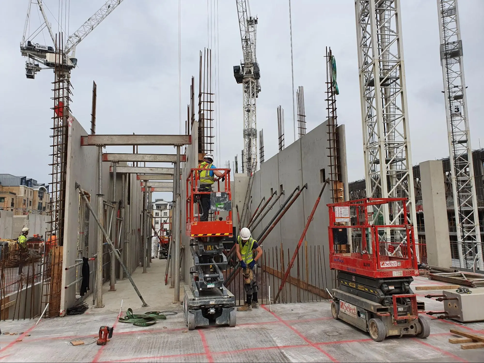 Precast columns supported by temporary braces during construction
